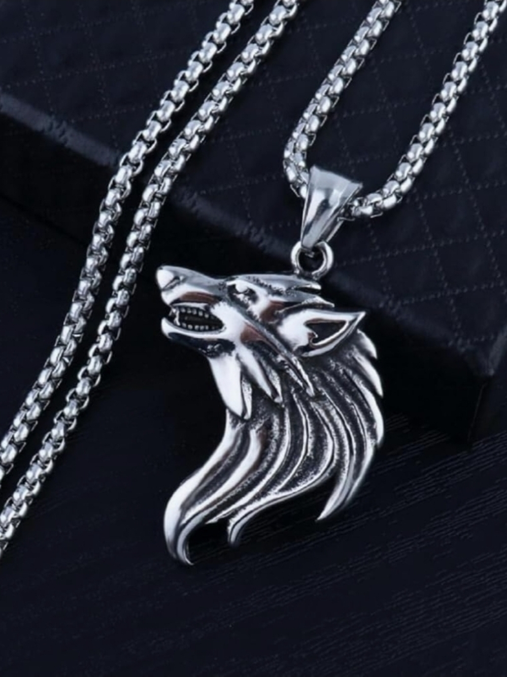 NWOT Men's Silver Wolf Head Pendant Necklace - Rugged Stainless Look